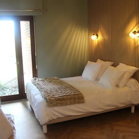 A L'esquirot 住宿加早餐酒店 *